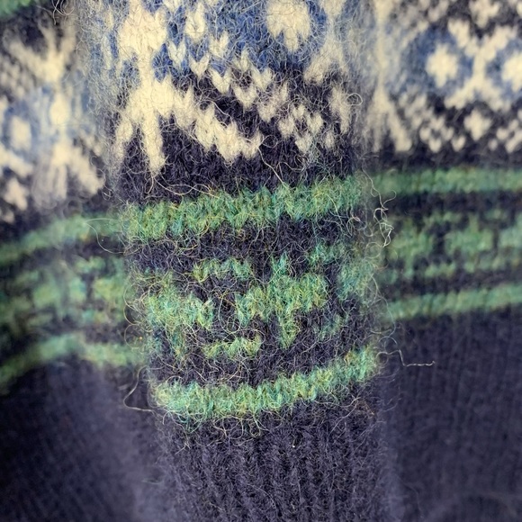 Vintage Columbia Men’s 100% Wool Fair Isle Sweater V-Neck Fuzzy Stripe Sz Large - Picture 13 of 16